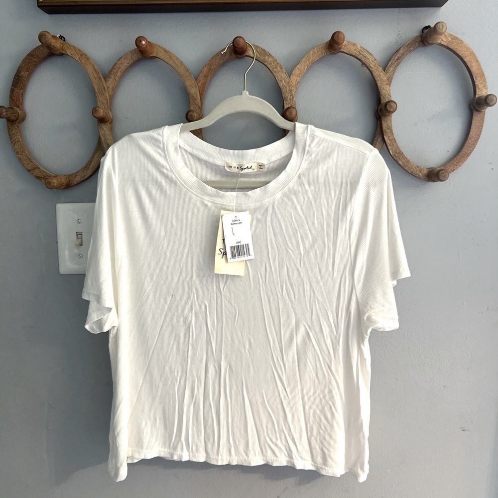 Women’s white top